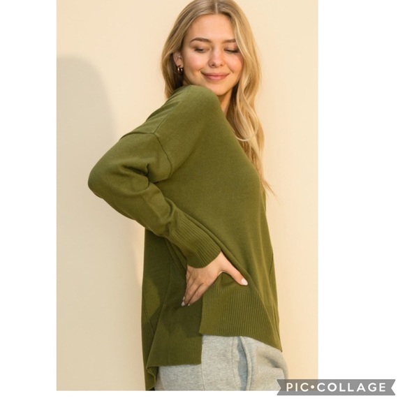 Front seam, side split sweater. - Picture 2 of 8